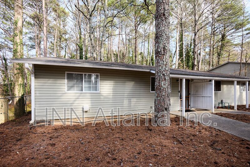 Peaceful 2BR/1BA Retreat Surrounded by Nature – Forest Park Living property image