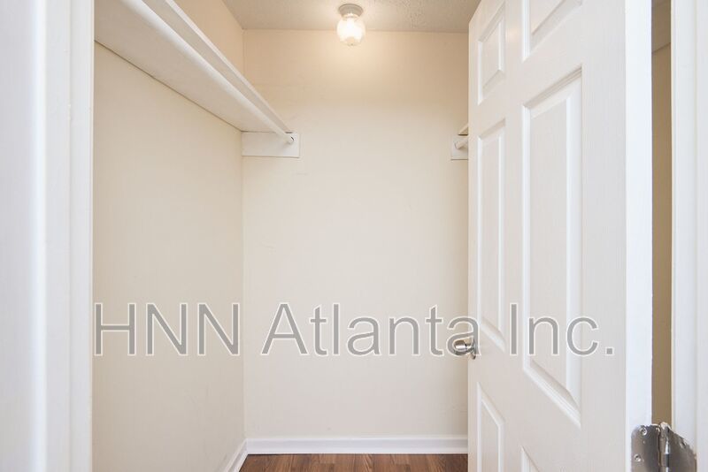 Peaceful 2BR/1BA Retreat Surrounded by Nature – Forest Park Living property image