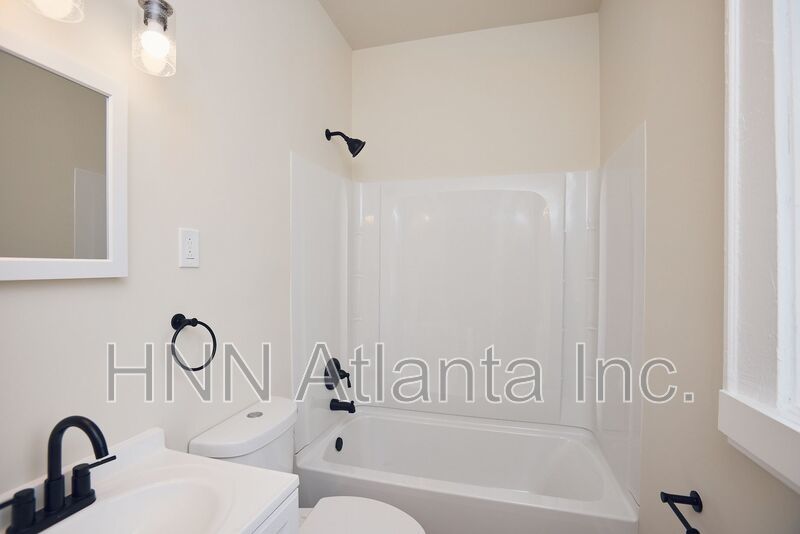 Spacious 1/1 in Midtown Neighborhood property image