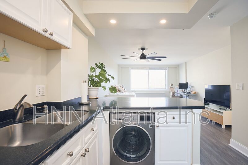 Furnished Buckhead Studio in Prime Peachtree Location property image