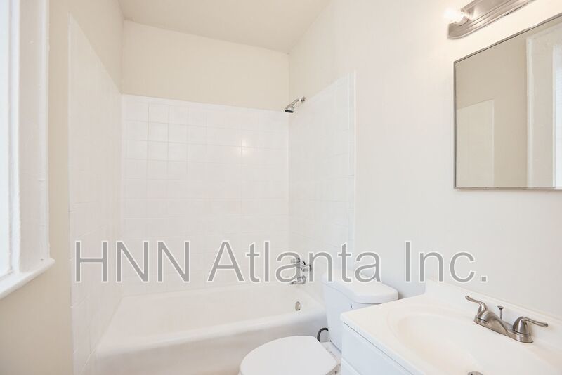 Spacious 1/1 in Midtown Neighborhood property image