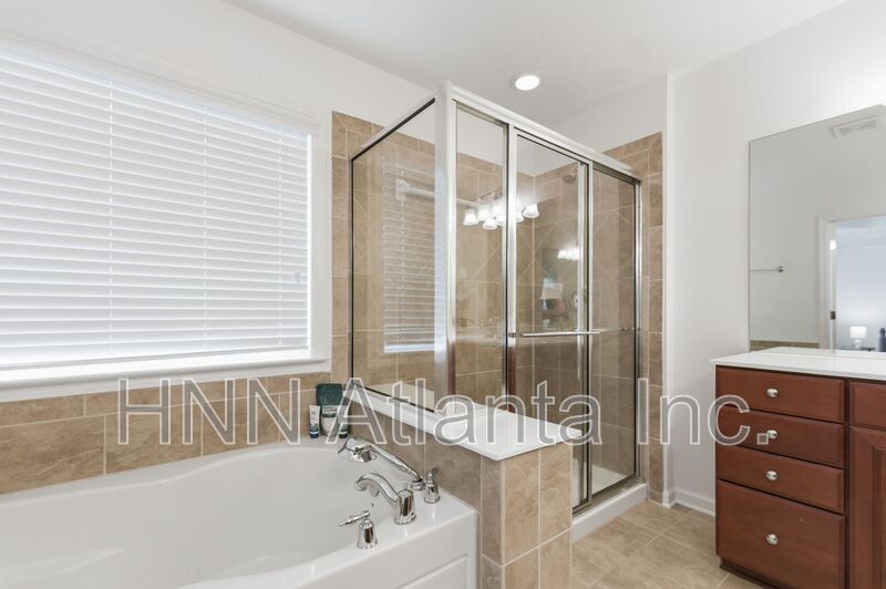 Luxury-Upgraded 4/2.5 Home in a Serene Community property image