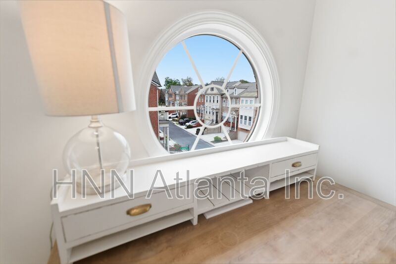 Luxury-Upgraded 4/2.5 Home in a Serene Community property image