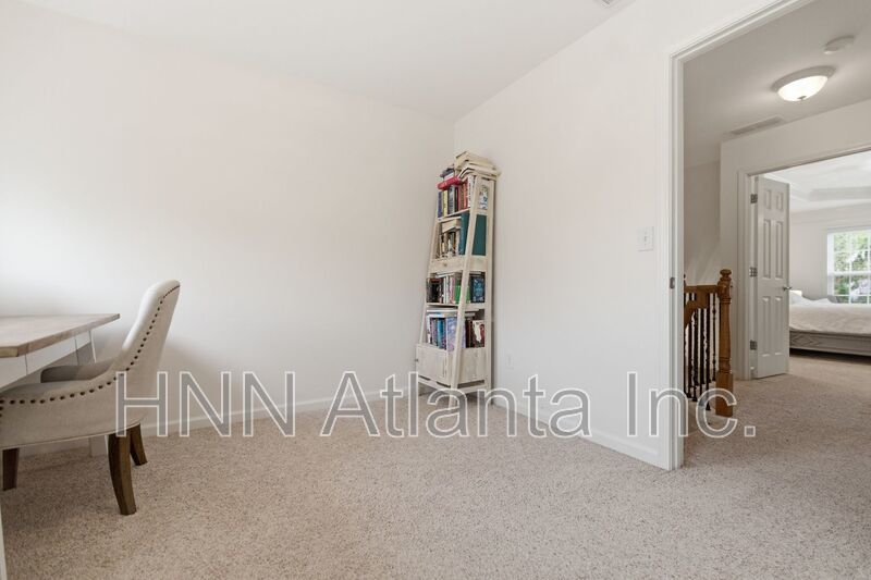 Luxury-Upgraded 4/2.5 Home in a Serene Community property image