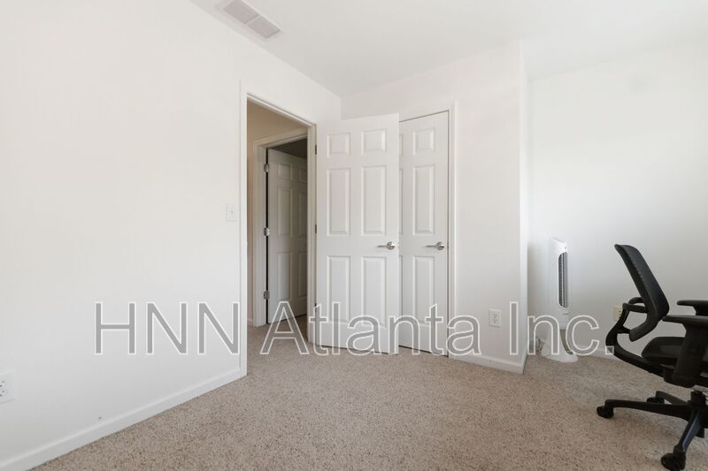 Luxury-Upgraded 4/2.5 Home in a Serene Community property image