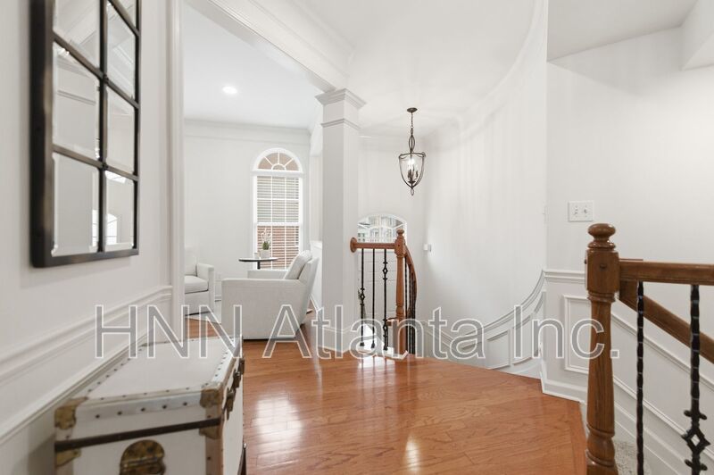 Luxury-Upgraded 4/2.5 Home in a Serene Community property image