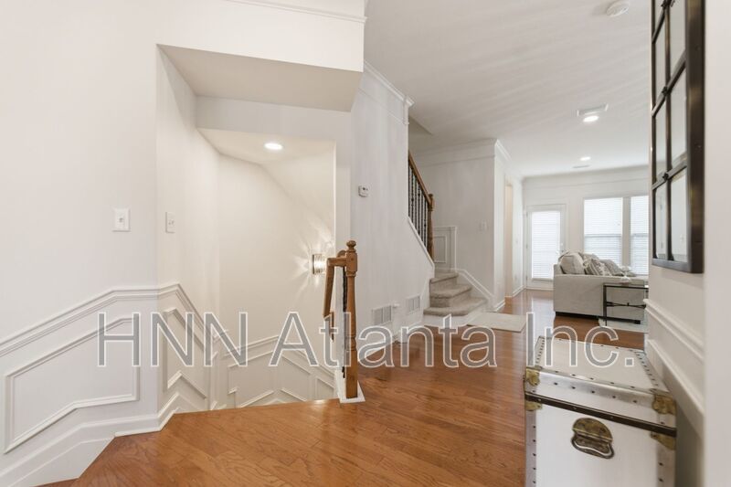 Luxury-Upgraded 4/2.5 Home in a Serene Community property image