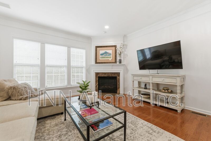 Luxury-Upgraded 4/2.5 Home in a Serene Community property image