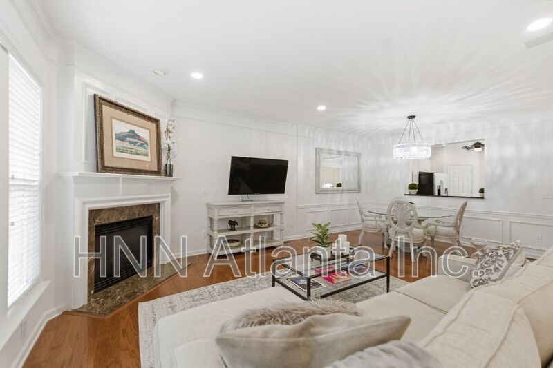 Luxury-Upgraded 4/2.5 Home in a Serene Community property image