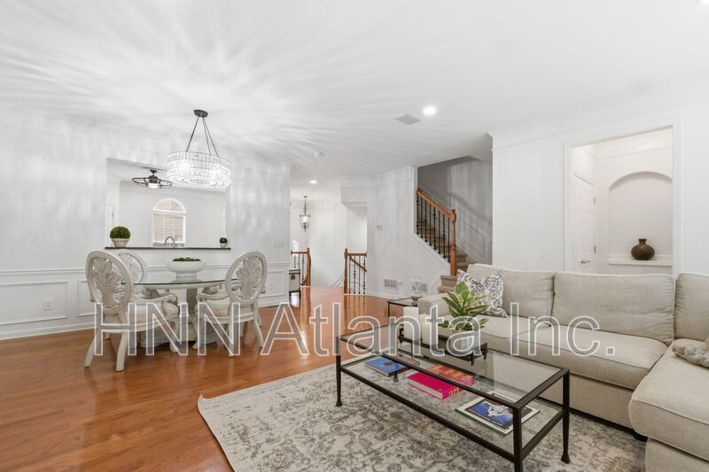 Luxury-Upgraded 4/2.5 Home in a Serene Community property image