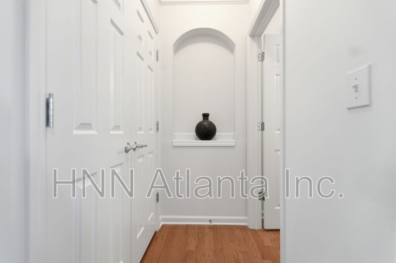 Luxury-Upgraded 4/2.5 Home in a Serene Community property image