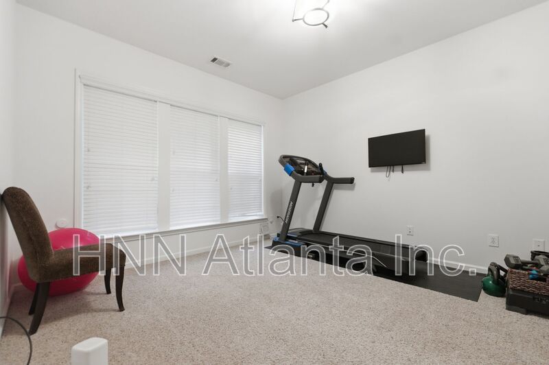 Luxury-Upgraded 4/2.5 Home in a Serene Community property image