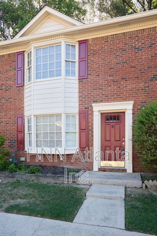 2BR/2.5BA Townhome Gem with Fenced Yard, Fireplace & Bay Windows property image