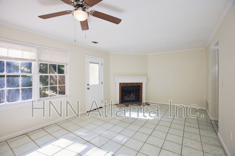 2BR/2.5BA Townhome Gem with Fenced Yard, Fireplace & Bay Windows property image