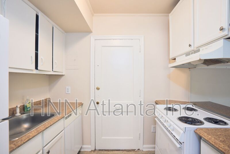 Sunlit One-Bedroom with Hardwood Floors & Easy City Access property image