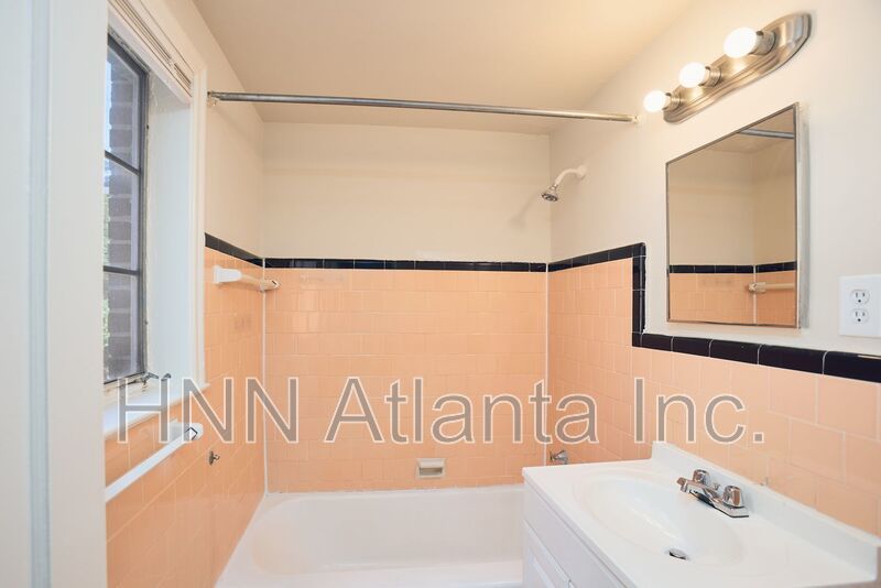 Sunlit One-Bedroom with Hardwood Floors & Easy City Access property image