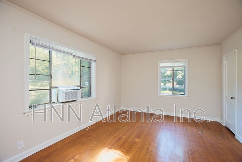 Sunlit One-Bedroom with Hardwood Floors & Easy City Access property image