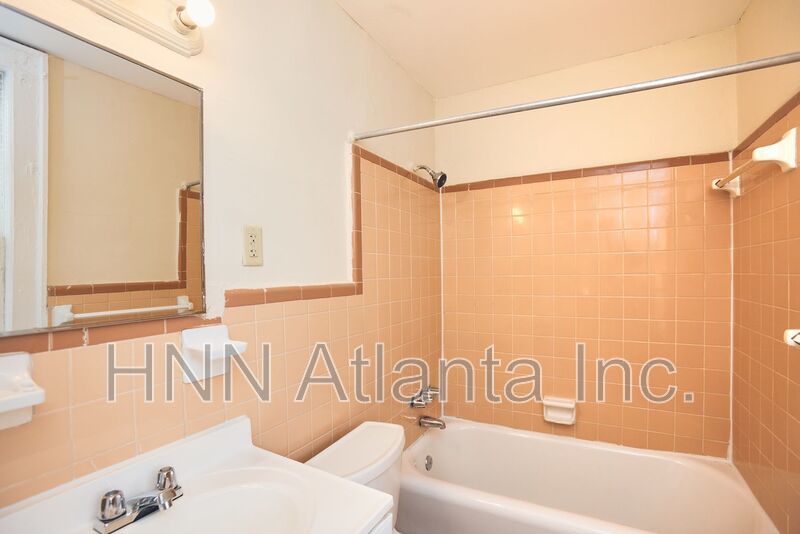 Spacious 1/1 in Midtown Neighborhood property image
