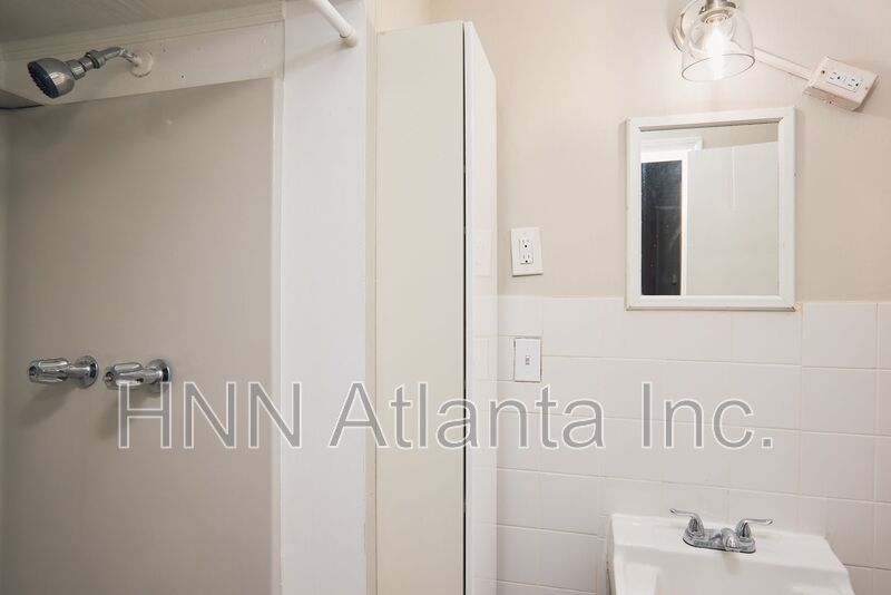 Charming Studio in the Heart of Atlanta – 887 Myrtle St, Unit 4 property image